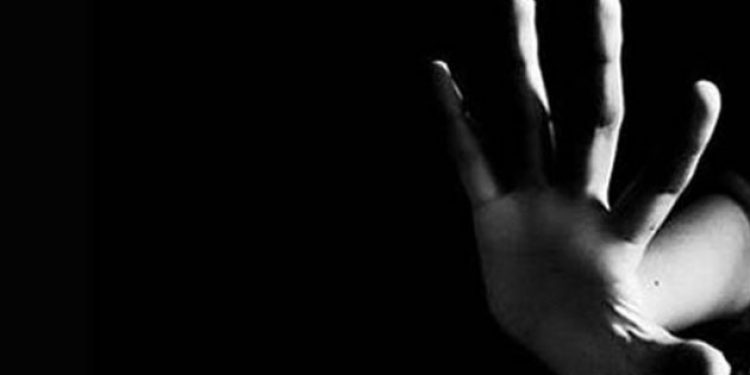 Öz anne ve babasının cinsel istismarına uğradı, kendini astı!