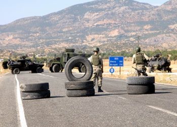 Diyarbakır’da bomba yüklü araçla saldırı