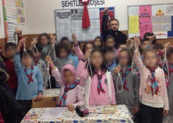 O öğretmen açığa alındı