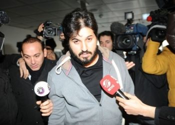 Zarrab avukatlarını azletti
