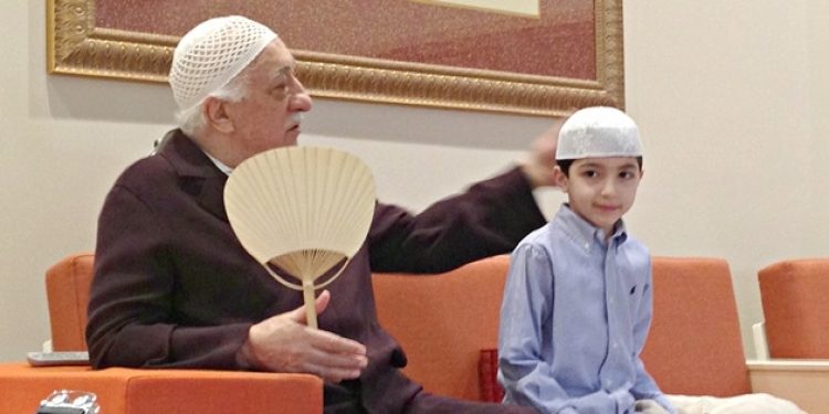 Hocaefendi’nin evini bastılar