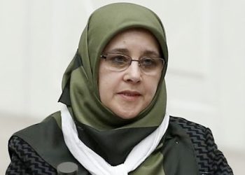 “İki yüzlü politikayla Filistinlileri sattınız!”