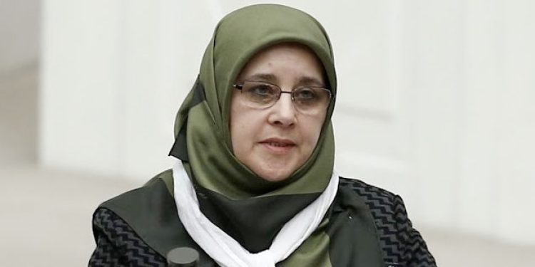 “İki yüzlü politikayla Filistinlileri sattınız!”