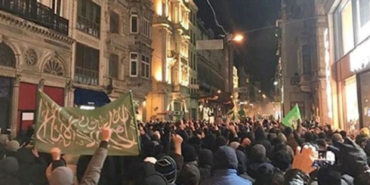 CHP’li vekillerden hilafet çağrısına suç duyurusu