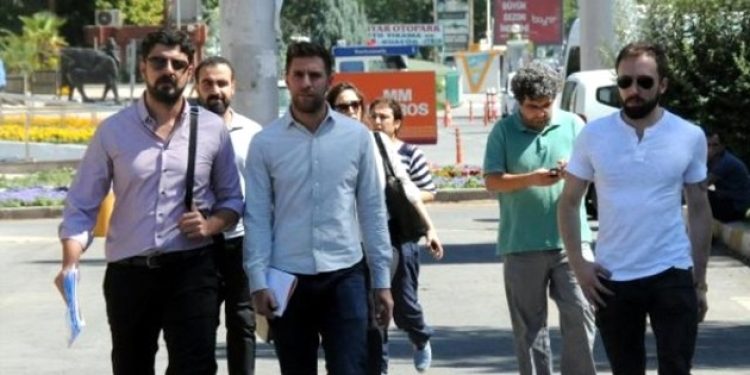 O gazetecilere 82 yıl istendi