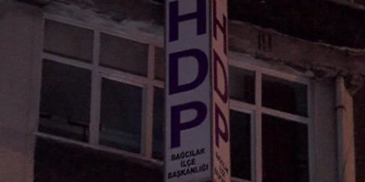 HDP’lilere tekbirli linç girişimi!