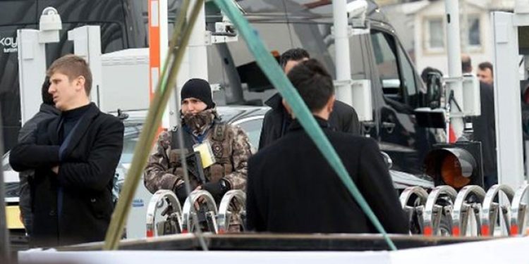 Tuz koktu: Polisler polisleri takip etti