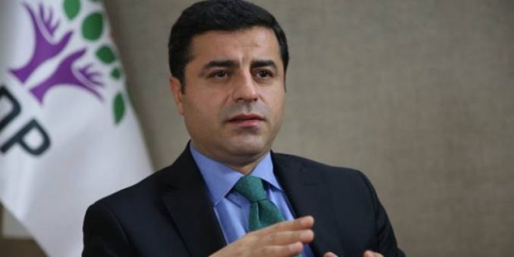 Demirtaş cezaevinden şiir gönderdi