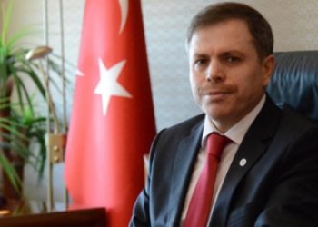 Rektör ve 8 akademisyene cadı avı