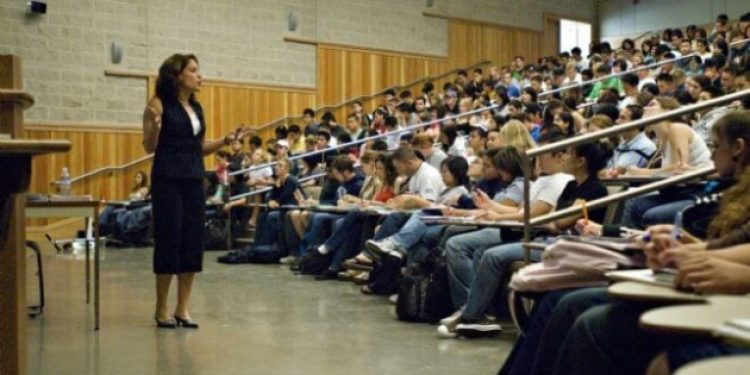 Üniversiteler kapatıldı 3 bin akademisyen işsiz!