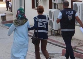 Ev hanımına darbeci tutuklaması