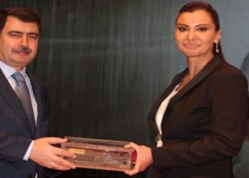 Hande Fırat’a AKP’den ödül yağıyor