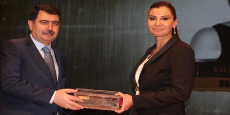 Hande Fırat’a AKP’den ödül yağıyor