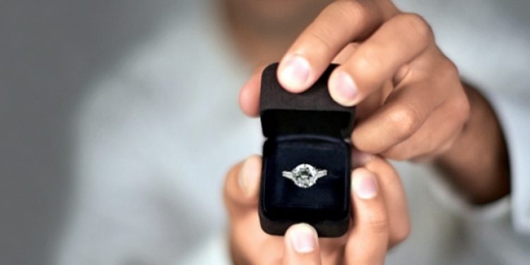 Evlilik teklifini reddeden kadını ‘cemaatçi’ diye ihbar etti!