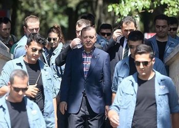 Erdoğan’ın korumaları bu sefer AKP’lileri dövdü!