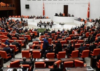 Anayasa değişiklik teklifi komisyondan geçti