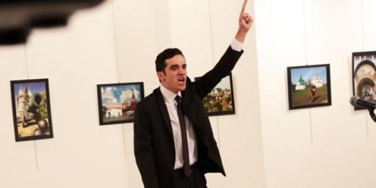 Suikastı önleyemeyen devlet, yazılıp çizilmesini engelliyor