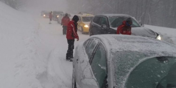 Uludağ’da 100 araç mahsur kaldı