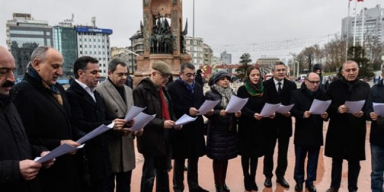 CHP’li vekiller sokağa döküldü