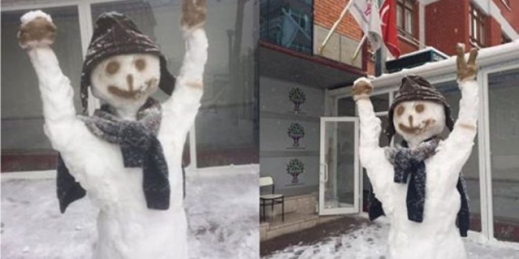 Polisler HDP Genel Merkezi’ndeki kardan adamın ellerini kırdı