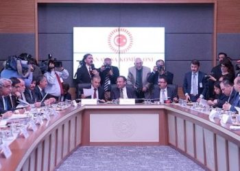 Anayasa komisyonunda fıstık tartışması