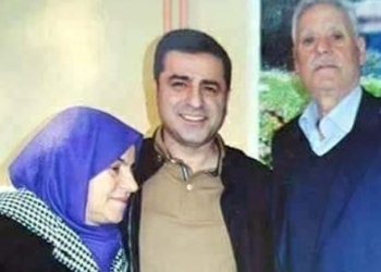 Demirtaş’tan cezaevinden ilk fotoğraf