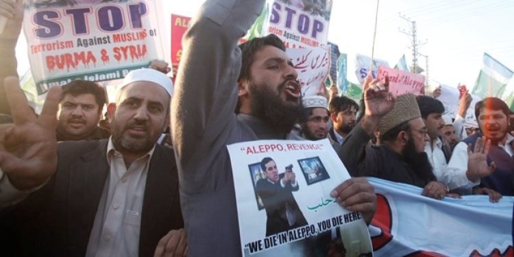 Kumpası banka görevlisi farketti