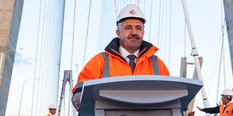 Bakan acizliği itiraf etti!