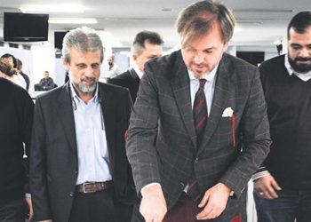 Havuzun suyunu fazla kaçırınca delirdi!