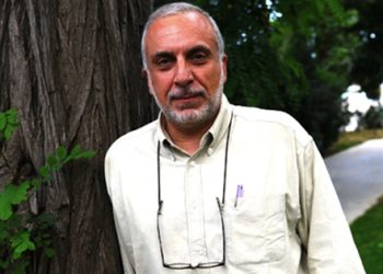 Soli Özel istifa etti