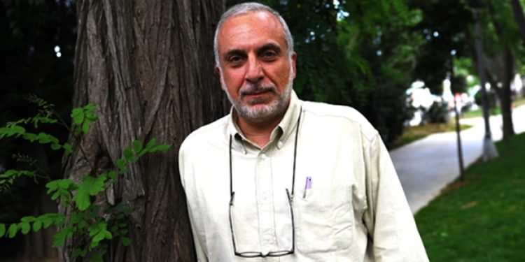 Soli Özel istifa etti