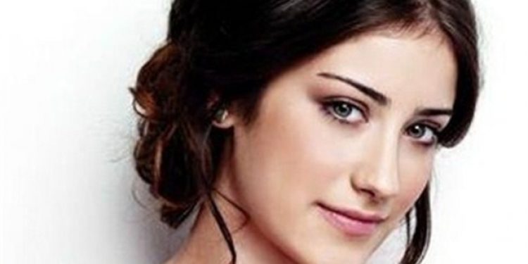 Hazal Kaya ekranlara dönüyor!