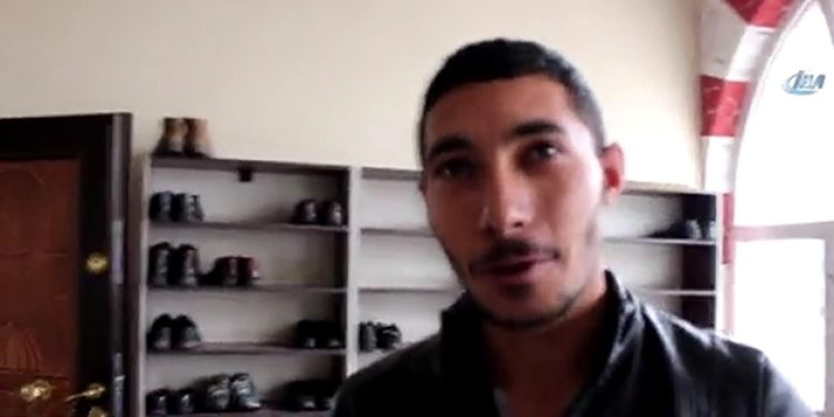 Vatandaş camide terörist arıyor!