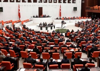Meclis’te olmayan AKP’li vekiller yerine oy kullanıldı!