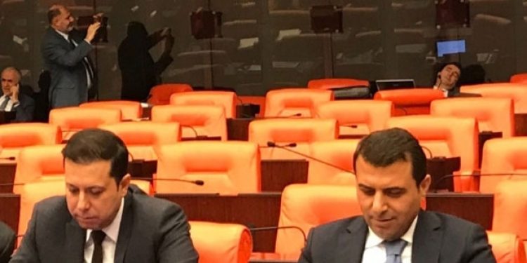 AKP’li vekiller görüşmelerde uyudu!
