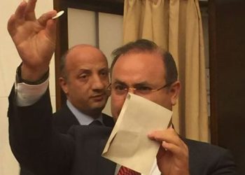 AKP’li vekillerden Saray’a biat fotoğrafı!