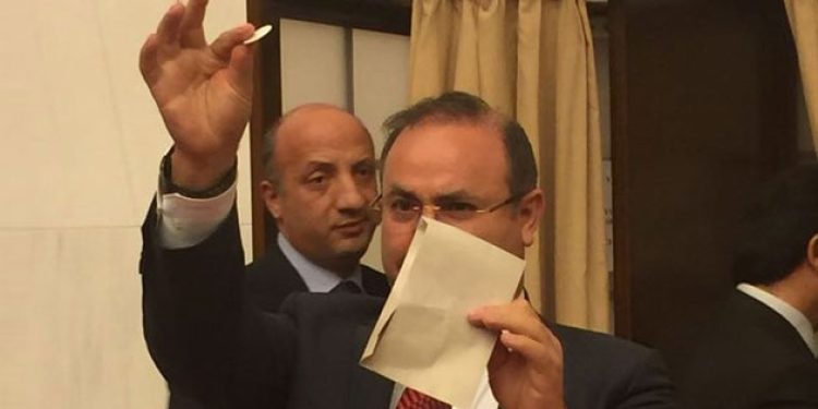 AKP’li vekillerden Saray’a biat fotoğrafı!