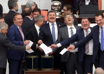MHP’den 15 vekil ret verdi