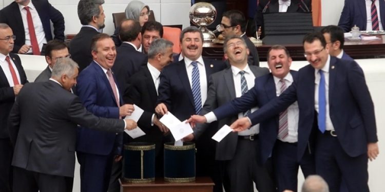 MHP’den 15 vekil ret verdi