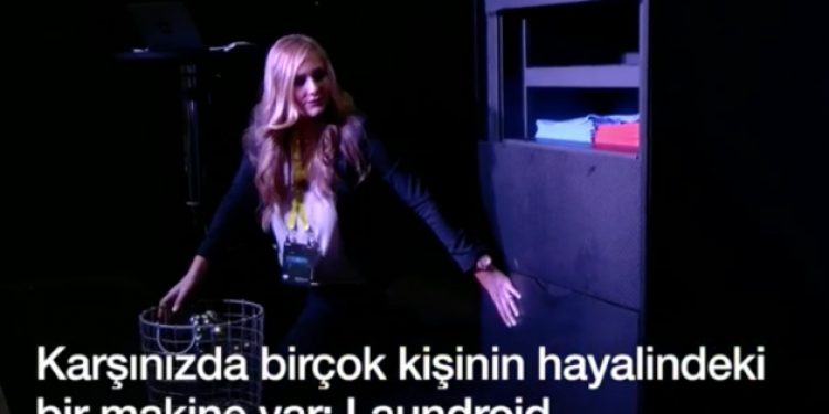 Giysi katlama makinesi geliyor