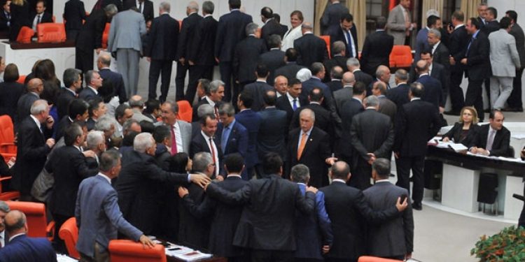 Anayasa oylamasında AKP’lilerin kafası karışık!