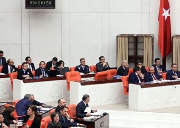 Anayasa teklifinin 3. maddesi 341 oyla kabul edildi