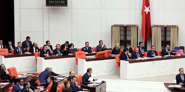 Anayasa teklifinin 3. maddesi 341 oyla kabul edildi