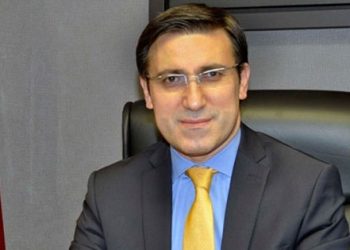 Vatandaş açlık sınırında vekilin derdi başka!