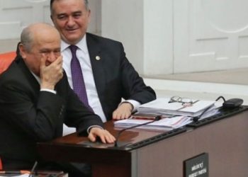 Vekiller birbirini ısırdı Bahçeli gülme krizine girdi