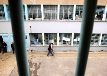 “Kur’an dışında kitap yasak, cezaevi yönetiminin istediği kanal izlenebiliyor”