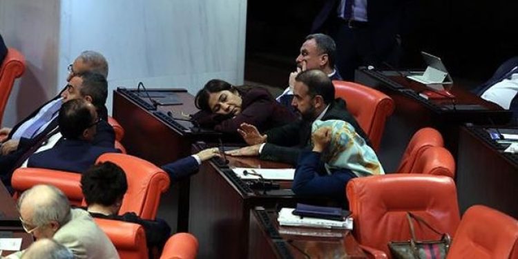 Başkanlık anayasası 2. tur başlıyor!