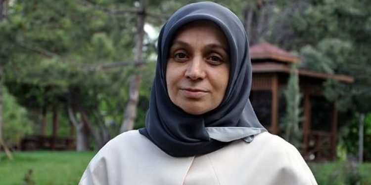 AKP’li başörtülü vekile büyük tepki!