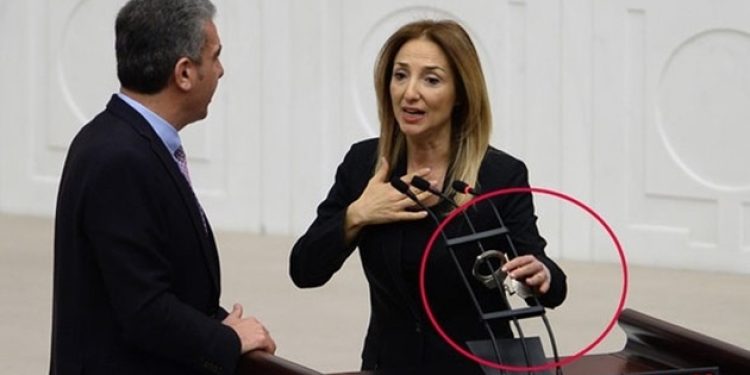 Bahçeli ile kelepçeli diyalog