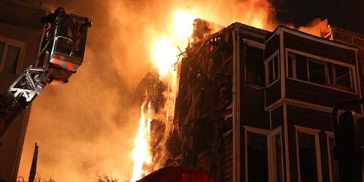 İtfaiyenin suyu bitti, yangın büyüdü!